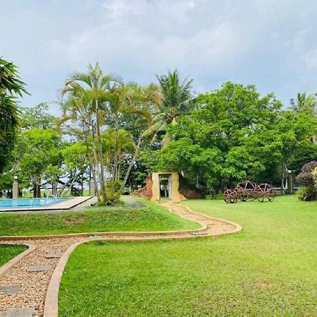 Dampe Resort Piliyandala Bagian luar foto