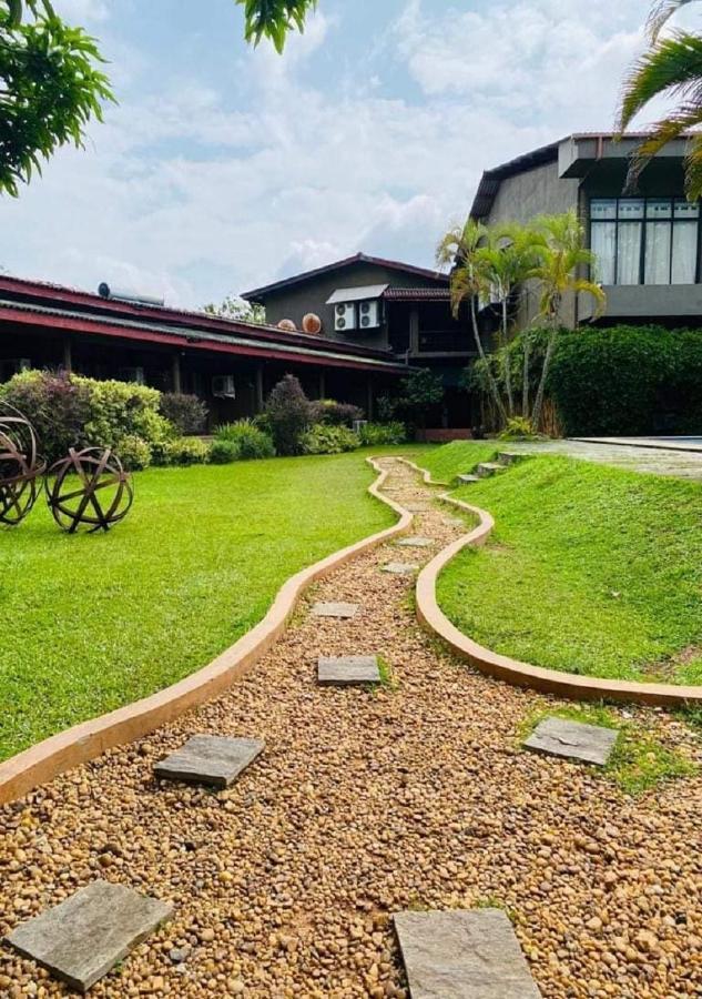 Dampe Resort Piliyandala Bagian luar foto